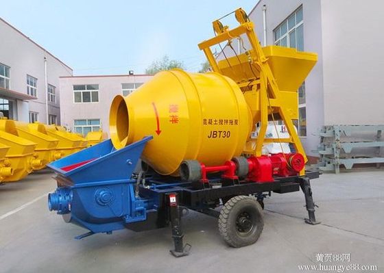 الصين مضخة الخرسانة المحمولة عالية الكفاءة 40m3 / ساعة مع 4 الساقين دعم التحكم الهيدروليكية المزود